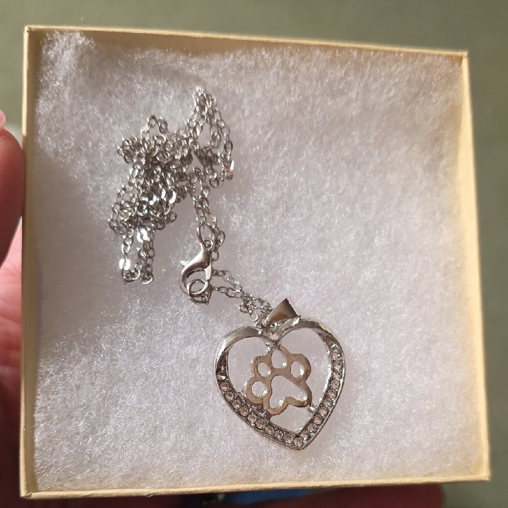 Source Unknown Silver Tone Heart Necklace